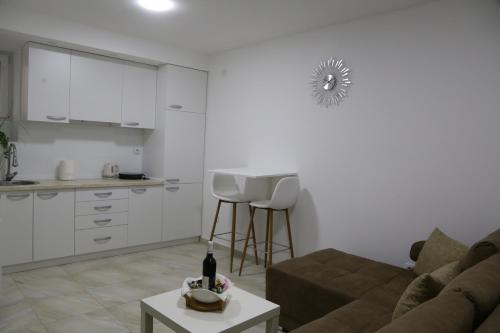 a living room with a couch and a table at Studio T&M, sa parkingom in Obrenovac