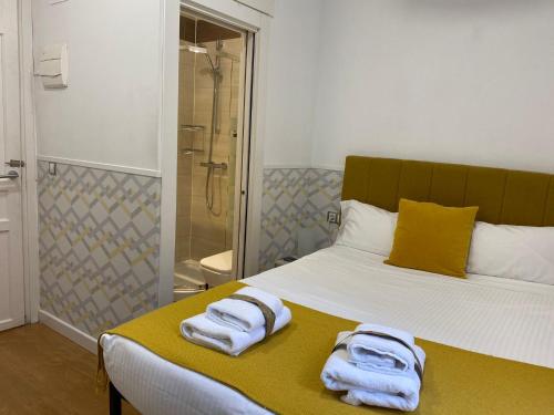 Ένα ή περισσότερα κρεβάτια σε δωμάτιο στο INSIDEHOME Valladolid Centro -Hab con baño privado en el centro y OPCION DE PARKING-