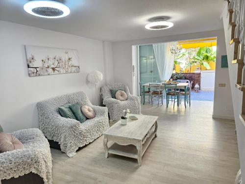 POSITIVE VIBES HOLIDAYS HOME, Playa de las Americas, Tenerife