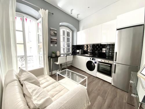 Grand Central House - Classic One Bedroom - GibraltarStay Apartments