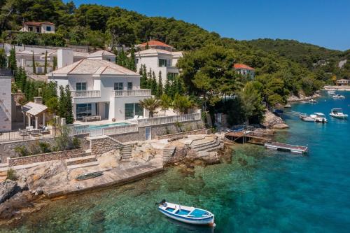 Seafront Selca Villa 4 Bedrooms Villa Brac Pristine Private Infinity Pool and Stunning Sea Views Brac