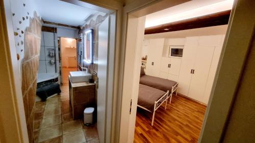 a small room with a bed and a bathroom at Ruheoase am Waldrand - auf 90qm sind nicht nur die Eltern willkommen - bis zu 5 Kinder in Laichingen