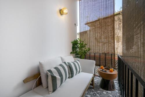 WHome Premium Alfama 2-BR Great for Remote Workers & Digital Nomads