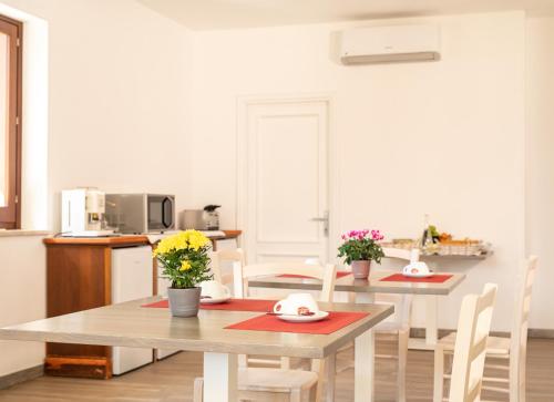 a kitchen and dining room with tables and chairs at Ollu e Stentu in Dolianova