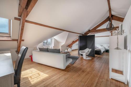 a living room with a white couch and a bed at Les Hortensias Baie de La Baule -13 in Pornichet