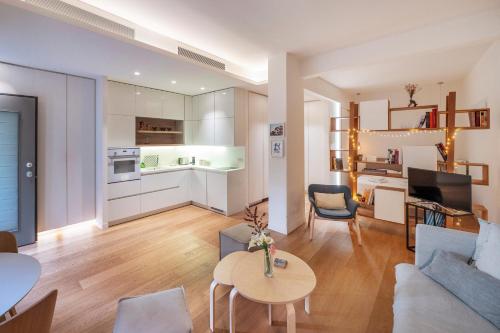 Spitaki-Kolonaki, an exquisite spacious studio
