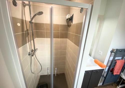 a shower with a glass door in a bathroom at Aux Pommiers - Poitiers CHU - CAMPUS - La Conciergerie in Poitiers