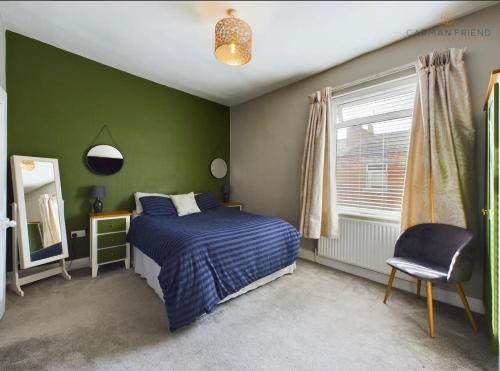 Llit o llits en una habitació de The Terrace Hoole, cosy modern 2 bedroom house
