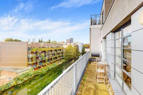 Svalir eða verönd á Stunning 1BD flat with a balcony in Haggerston