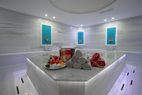 Makanan di atau berdekatan hotel