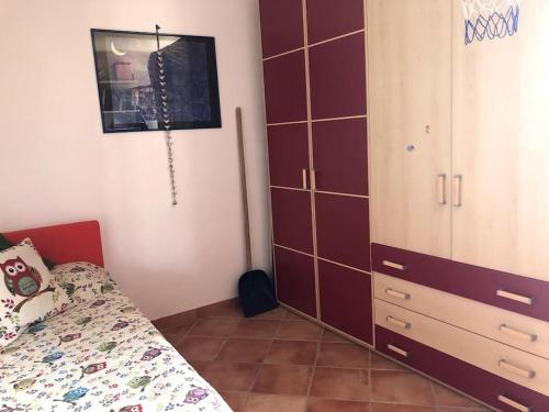 Een bed of bedden in een kamer bij Appartamento panoramico Terranera