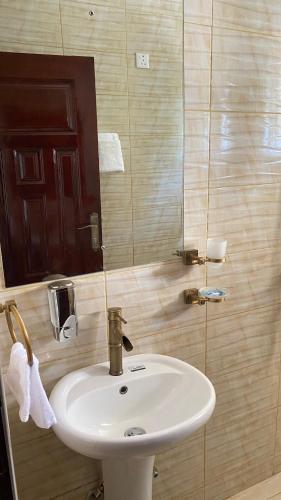 Un baño de Nimaro Courts