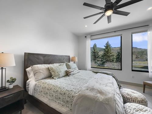 a bedroom with a bed and a ceiling fan at 541 Center Circle 3Br 3,5Ba townhouse in Silverthorne