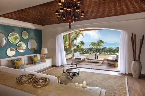 Ruang duduk di Azul Villa Casa del Mar - Gourmet All Inclusive by Karisma