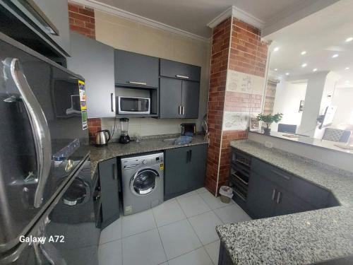 a kitchen with a washer and dryer in it at شقة على النيل في البحر الاعظم in Cairo