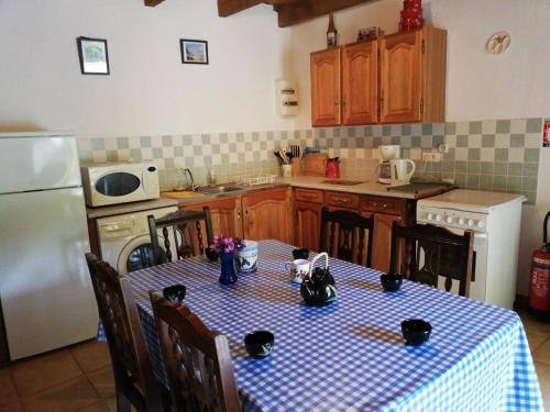 Kuchyň nebo kuchyňský kout v ubytování Topaze - Gîtes De Kerlividic