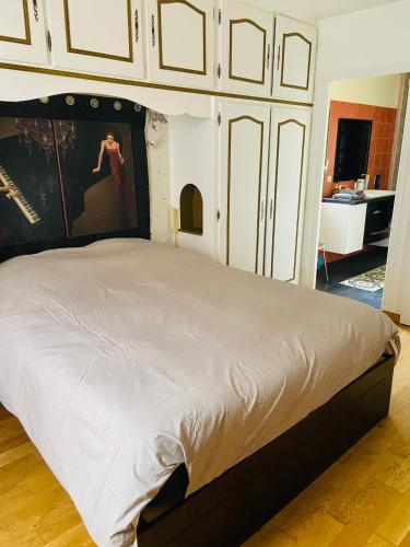 Кровать или кровати в номере Les Marais