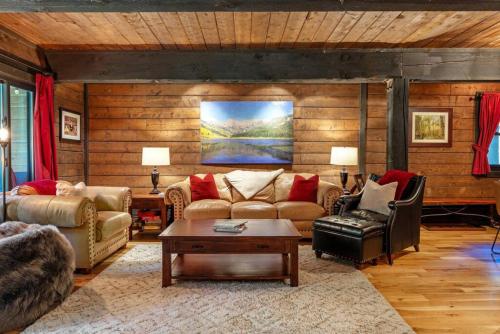 Posezení v ubytování West Vail Interlochen Condo B8