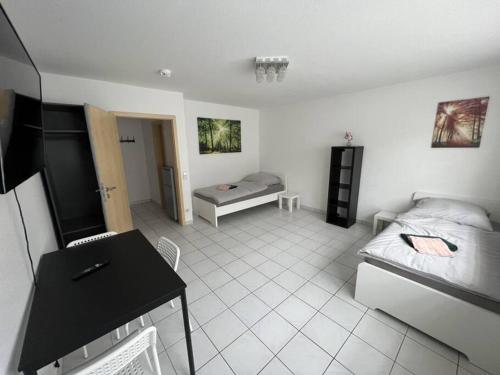 a room with a bed and a desk in a room at Schöne Apartments am Wasserturm Mönchengladbach MG33 und MG34 in Mönchengladbach