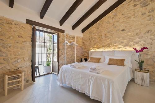 Ένα ή περισσότερα κρεβάτια σε δωμάτιο στο Ca Sana Teulada Moraira, Grupo Terra de Mar, alojamientos con encanto