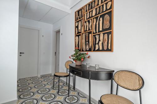 a dining room with a table and chairs at Ca Sana Teulada Moraira, Grupo Terra de Mar, alojamientos con encanto in Moraira