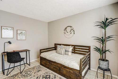 A bed or beds in a room at The Oso Cozy Casita - Cute, Cozy & Private
