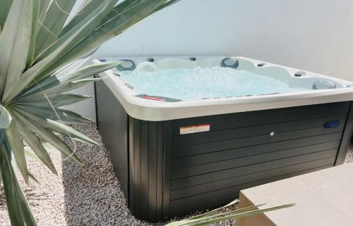 Billede fra billedgalleriet på Bon Dia Studio seaview with Jacuzzi i Grote Berg