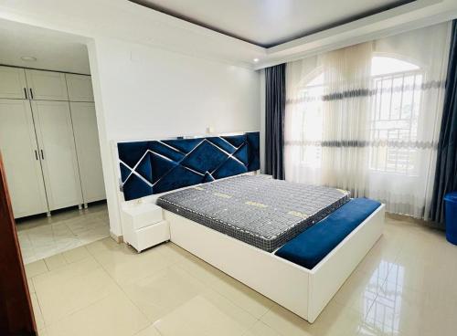 AFFORDABLE LUXURY – Photos 2