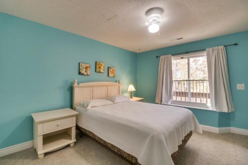 Krevet ili kreveti u jedinici u objektu Spacious Family Home with Deck at Massanutten Resort