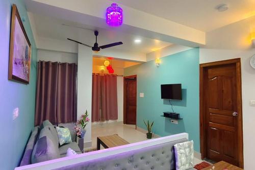 TV a/nebo společenská místnost v ubytování D2STAY Homestay 3Bhk Near Paltan Bazar