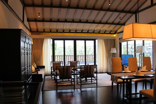 a living room with chairs and a dining room at Banyan Tree Huangshan in Huangshan