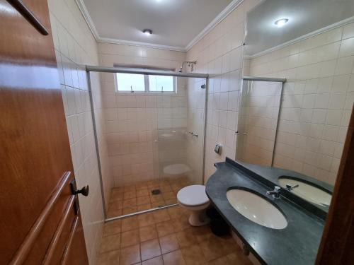 a bathroom with a sink and a toilet at Marion Pantanal Hotel in Várzea Grande