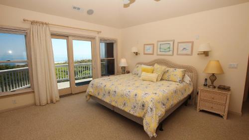 Łóżko lub łóżka w pokoju w obiekcie OCEANFRONT, Pool, Priv Beach Access, Rec Rm, WL945, Sweet Dreams