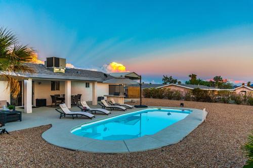 Πισίνα στο ή κοντά στο HavaLovely Stay - Pool . Smart TV . Central