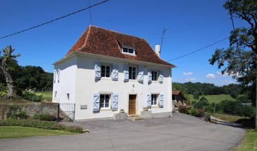 a white house with a brown roof at Etchechoury in Moncayolle-Larrory-Mendibieu