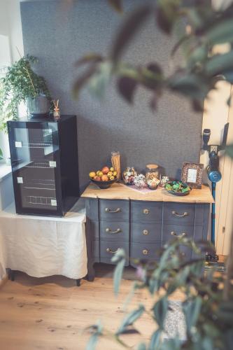 a kitchen with a counter with a bowl of fruit on it at Anna Pertl - lieblingsquartier in Sankt Gilgen