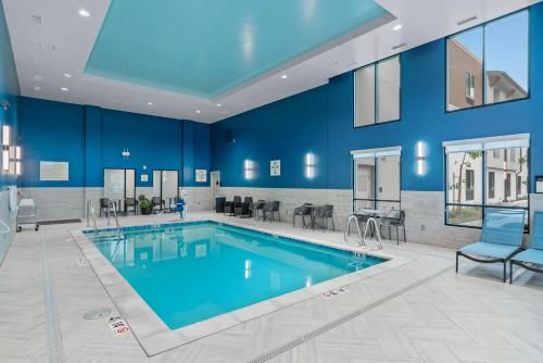 a swimming pool in a building with a blue wall at Hampton Inn Morro Bay in Morro Bay