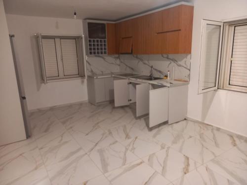 Alabaster Luxury Cheap House Tirana - Imazhi 3