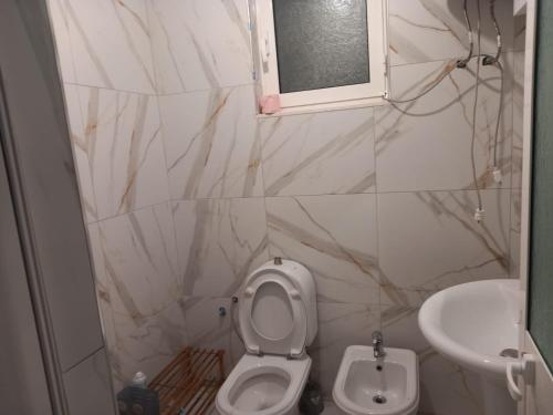 Alabaster Luxury Cheap House Tirana - Imazhi 4