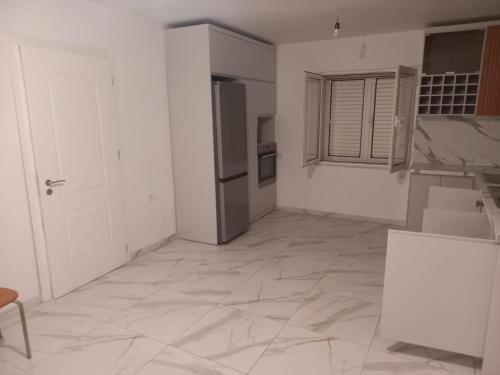 Alabaster Luxury Cheap House Tirana - Imazhi 6
