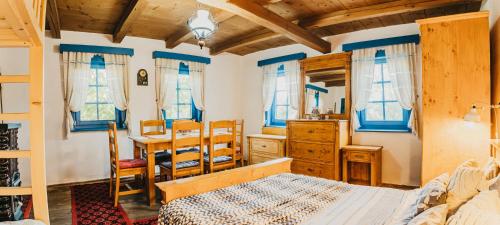 a bedroom with a bed and a table and chairs at Lazar Guesthouse in Şiclod