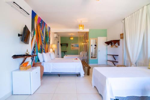 een hotelkamer met 2 bedden in een kamer bij Solarium de Gostoso in São Miguel do Gostoso