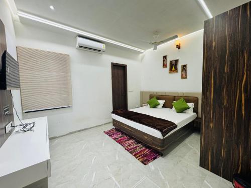 a bedroom with a bed in a room at KRISHNA HOME STAY in Ujjain