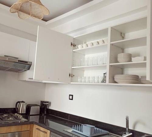 Una cocina o zona de cocina en Ouafa seaside gallery