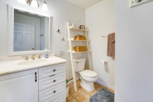 Ένα μπάνιο στο Lake Huron Vacation Rental with Private Beach!