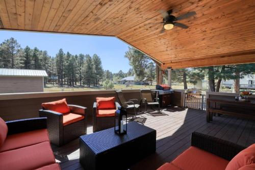 a deck with furniture and a ceiling fan at 28 Dragoon Ct in Pagosa Springs