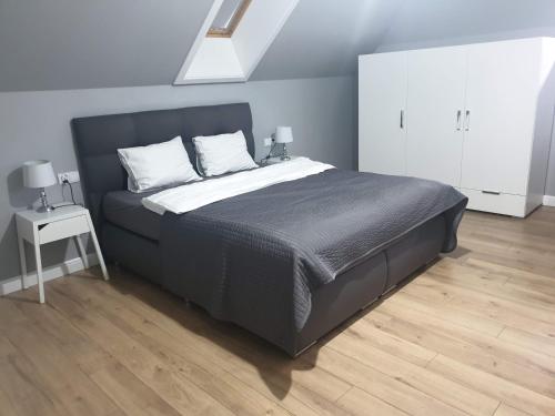Posteľ alebo postele v izbe v ubytovaní ApartHenryk1