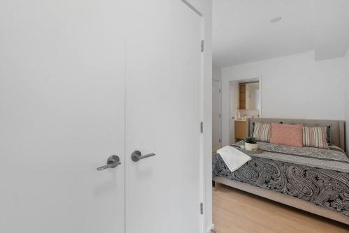 a bedroom with a bed with a bed sqor at Elegant 2-Bedroom Duplex Haven in Vibrant Yaletown in Vancouver