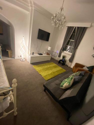 Μια τηλεόραση ή/και κέντρο ψυχαγωγίας στο Russell Square Apartment