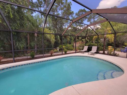 Majoituspaikassa Beautiful Heated Pool Home with Backyard Oasis tai sen lähellä sijaitseva uima-allas